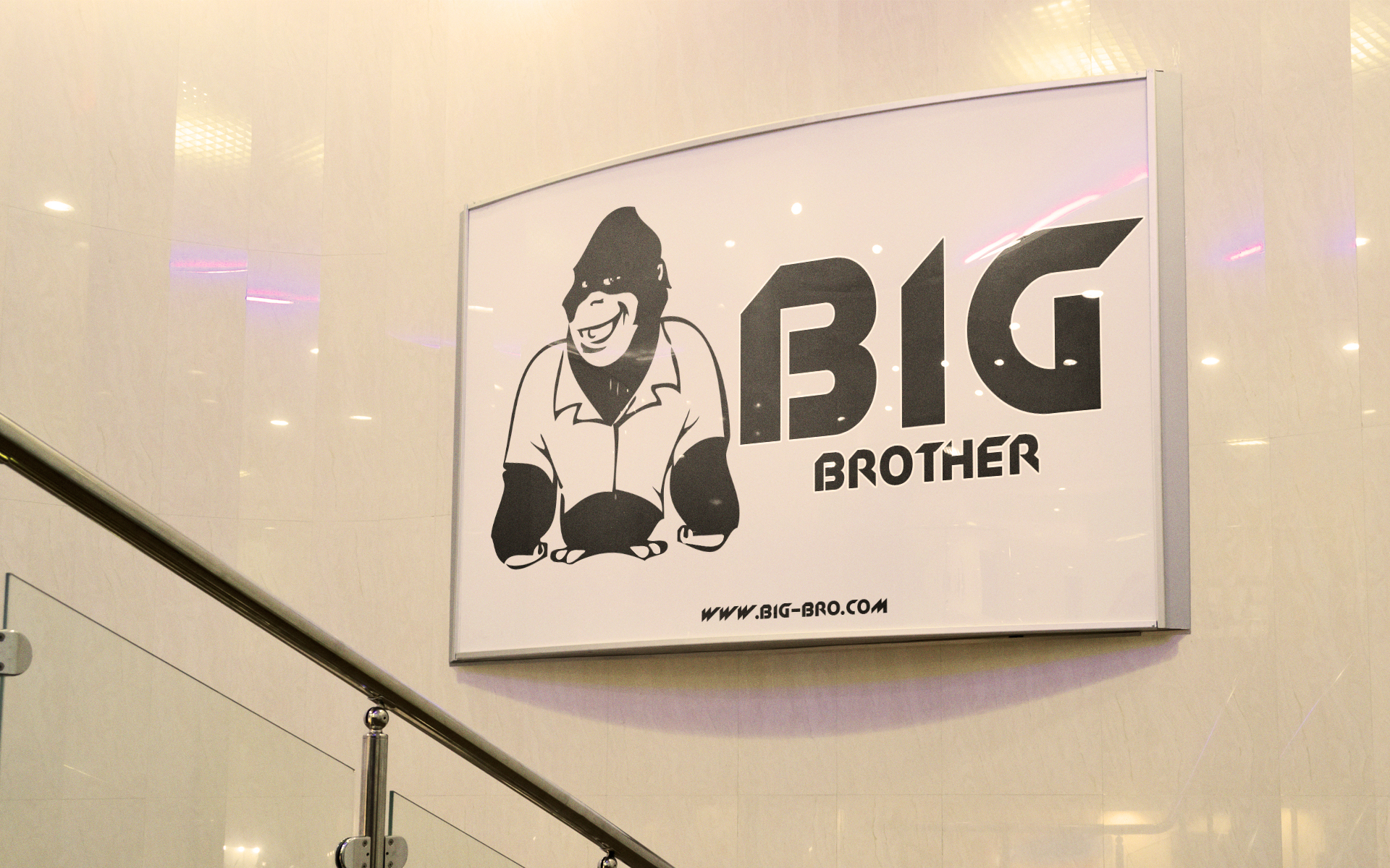 Big brother 3 3 5. Большой брат все видит. Большой брат следит за вами плакат. Большой брат знает все.